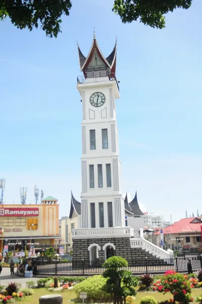Foto monumen kota Padang