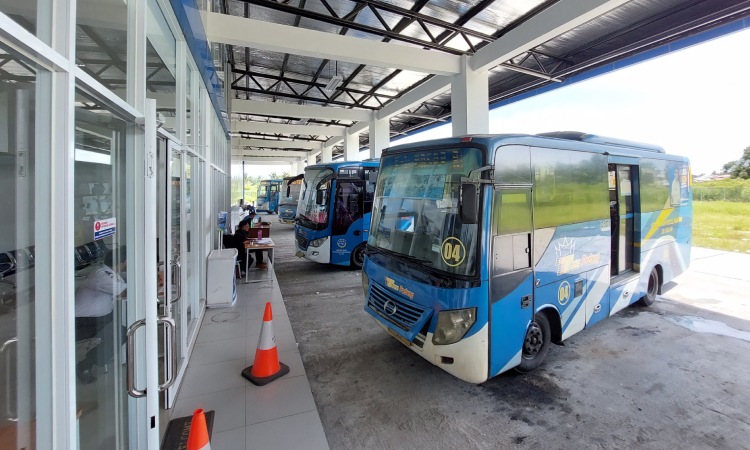 Transportasi lokal di Padang, Sumber: wikipedia.com
